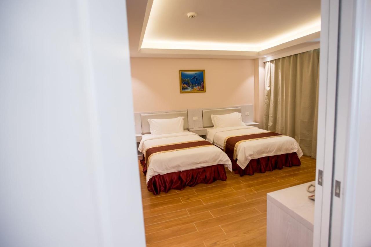 Hotel Americano Garapan Kültér fotó