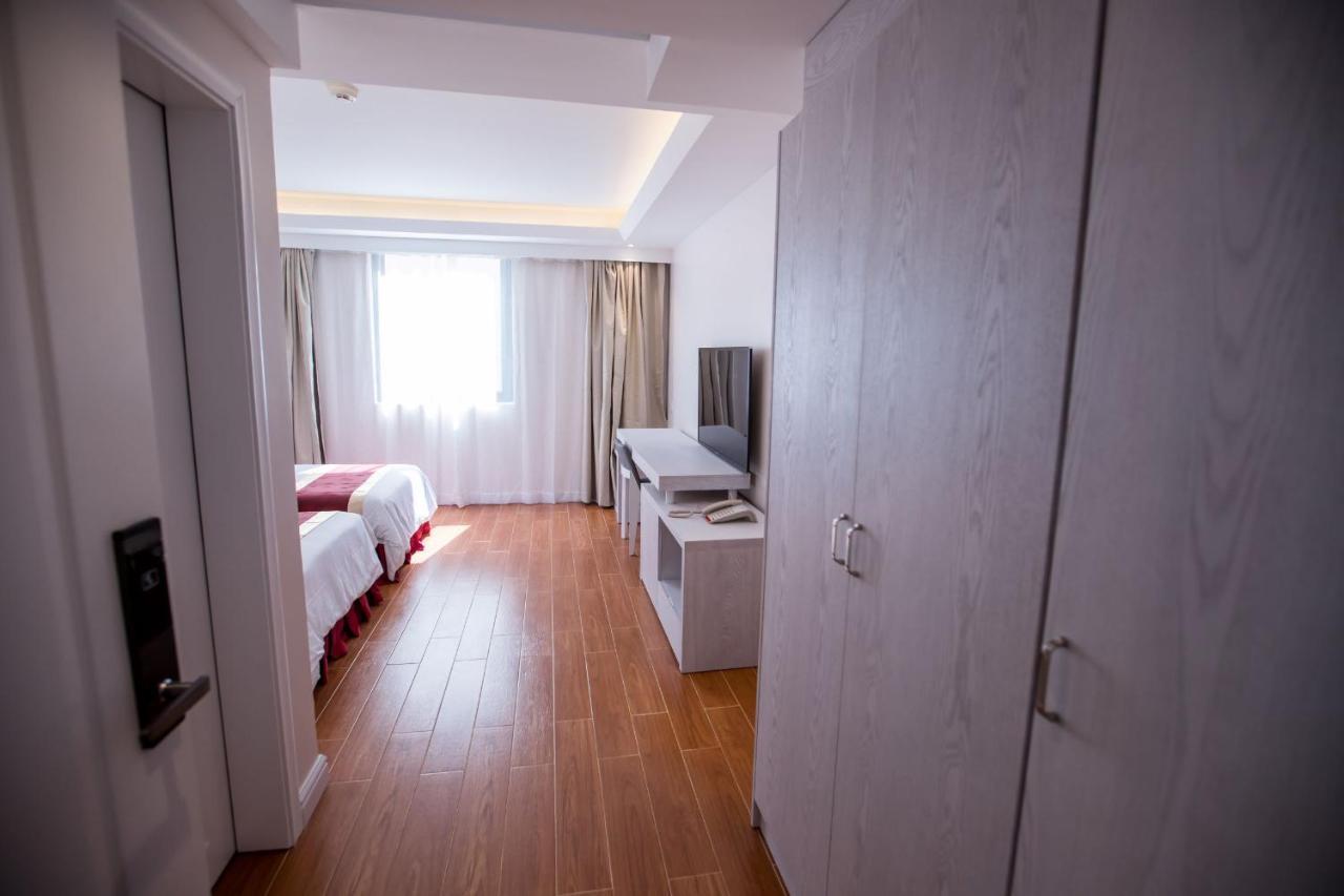Hotel Americano Garapan Kültér fotó